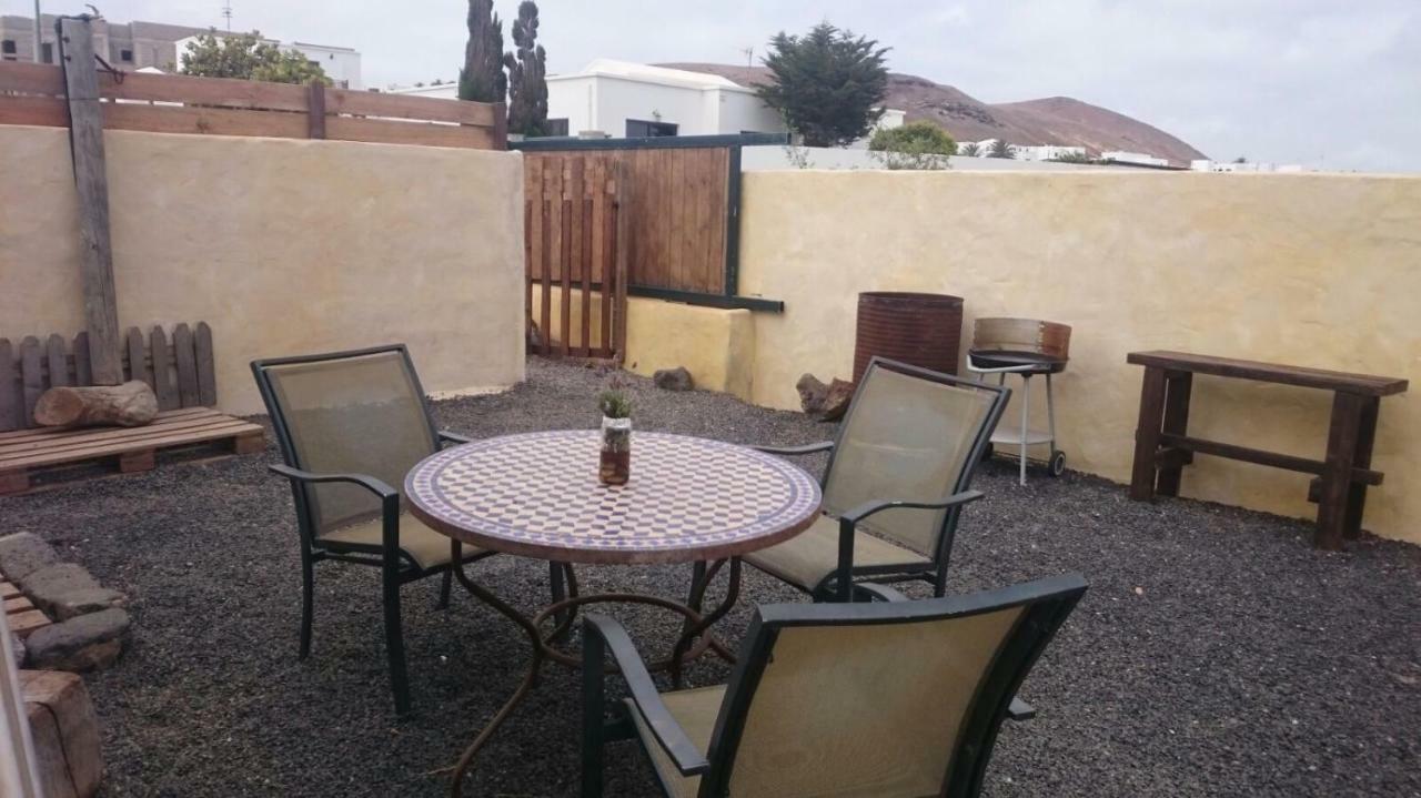 Caravan Apartment Tinajo Bagian luar foto