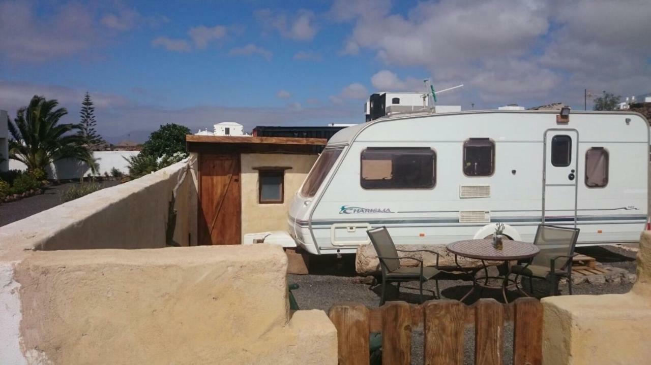 Caravan Apartment Tinajo Bagian luar foto