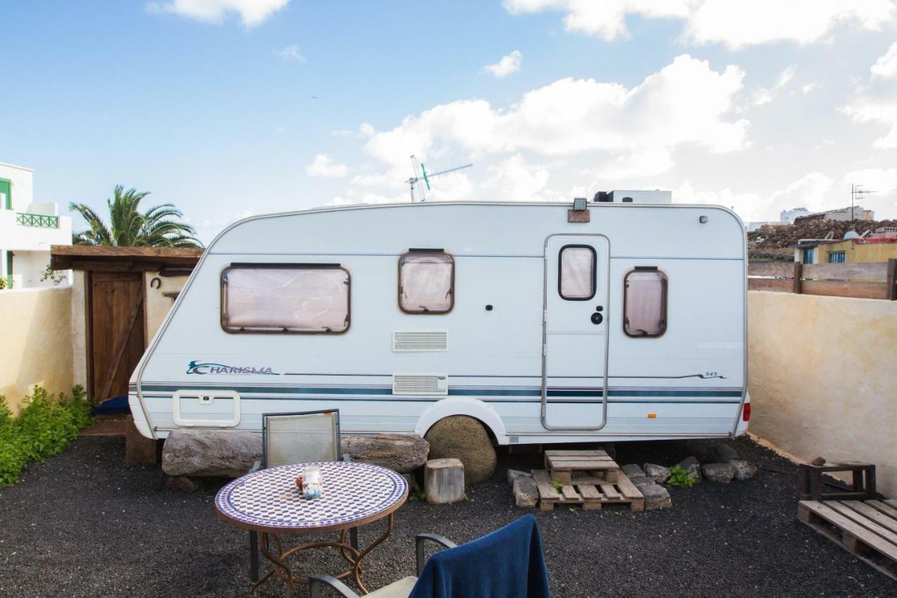 Caravan Apartment Tinajo Bagian luar foto